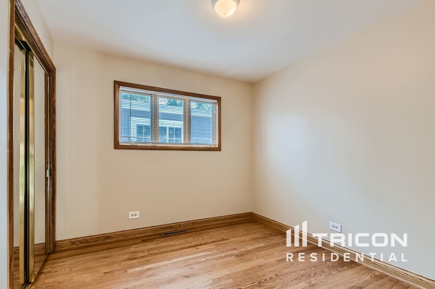 Building Photo - 8147 N Chester Ave