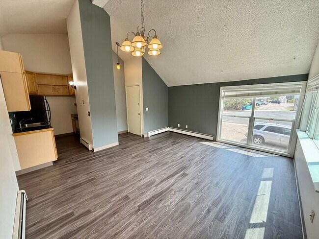 Building Photo - Move In & Save - 2 Week FREE Rent - $650 Deposit! - 2 Bedroom Apartment Minutes from Horsetooth R...