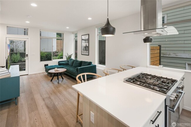 Building Photo - Modern 3-Bedroom Townhouse with Rooftop Deck & Parking | Seattle