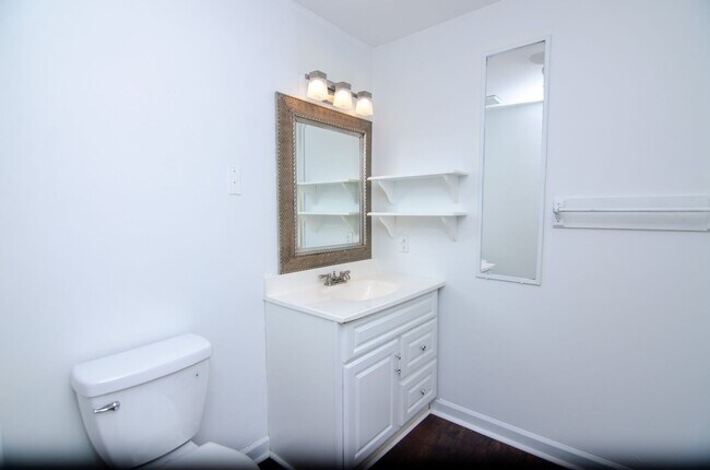 Building Photo - Quaint East Nashville Town Home