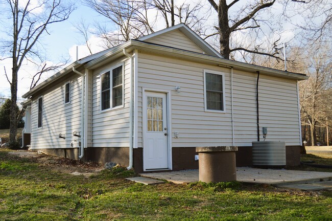 Building Photo - 1814 Mountain View Rd
