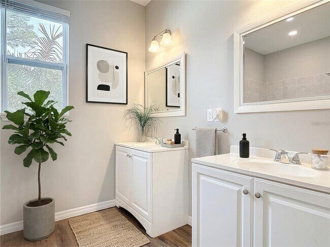 Building Photo - 1680 5th Ave