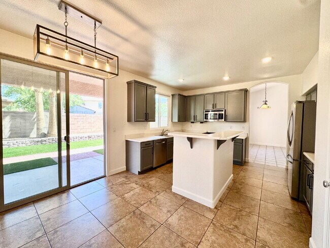 Building Photo - Spacious 4BD/3BA NLV Home with Downstairs ...
