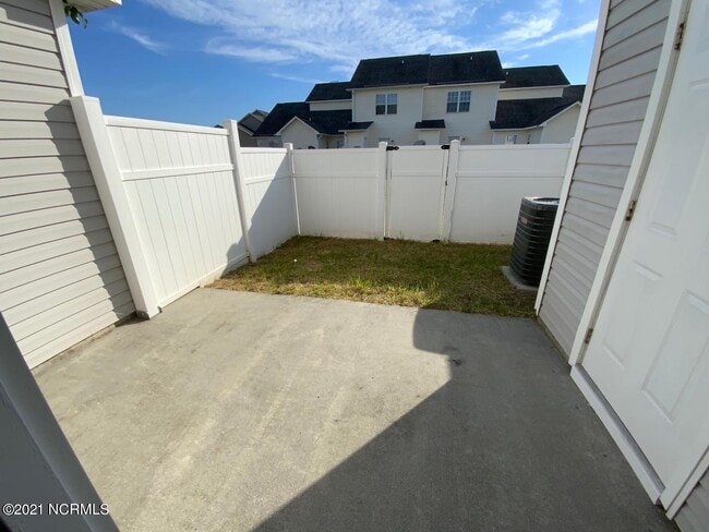 Building Photo - 200 Bridgewood Dr