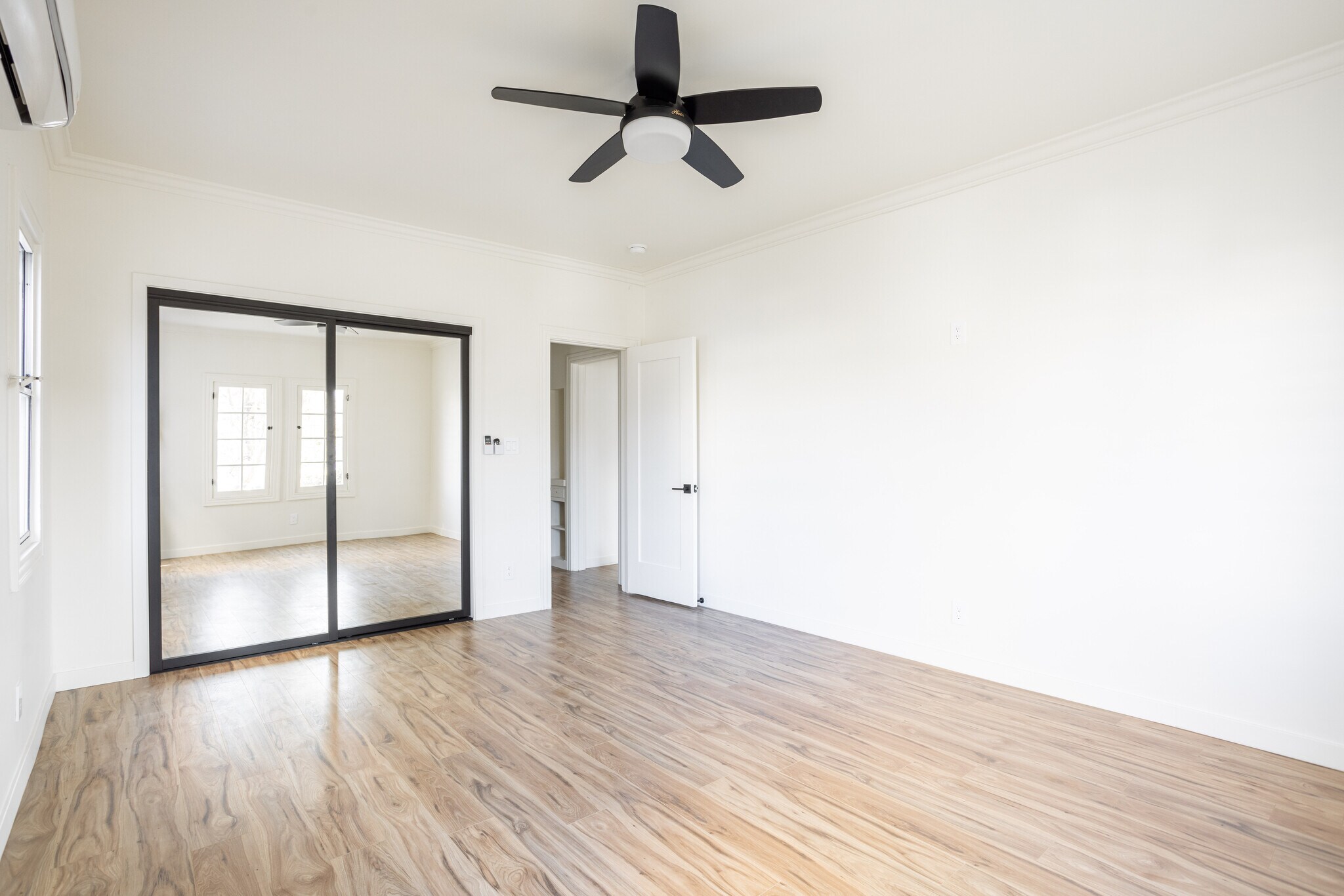 Building Photo - 740 S Stanley Ave