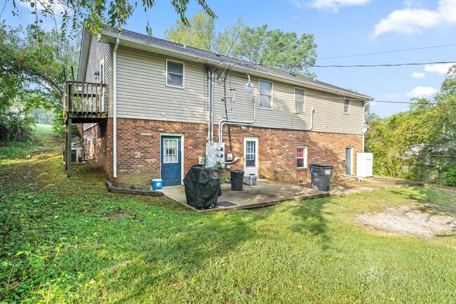 Building Photo - 221 Park Ln