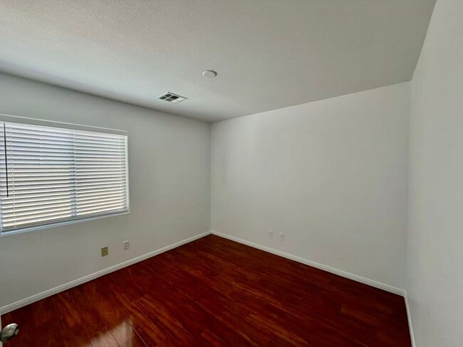 Building Photo - 884 Blue Rosalie Pl