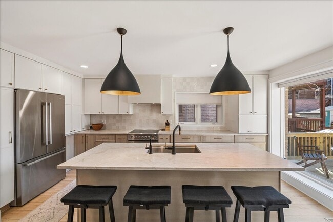 Building Photo - 4912 N Winchester Ave