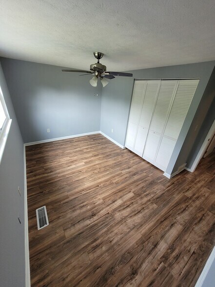 Building Photo - 4502 Paxton Dr S