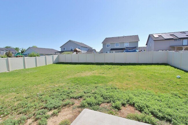 Building Photo - Immaculate Single-Level Home in Quiet Neighborhood