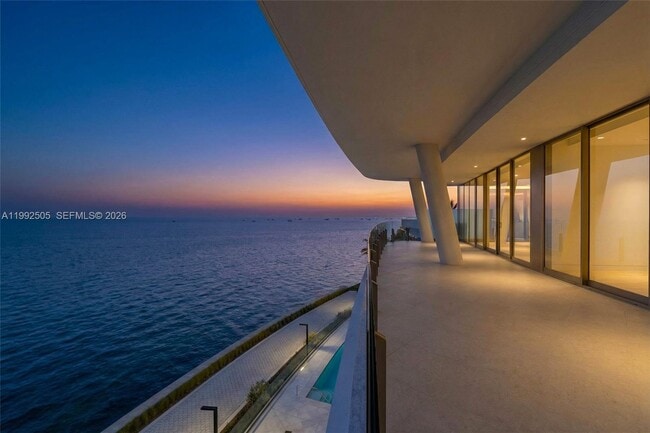 Building Photo - 5 Grove Isle Dr