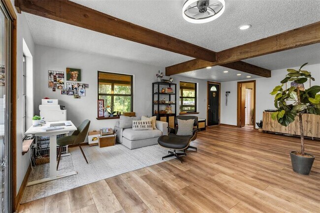 Building Photo - 4925 Hamilton Rd