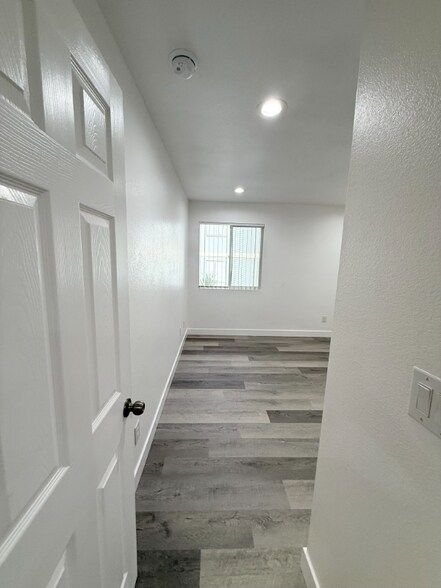 Building Photo - 1750 Karen Ave