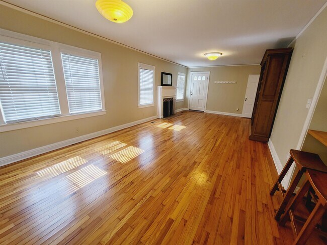 Building Photo - 608 Talaflo St