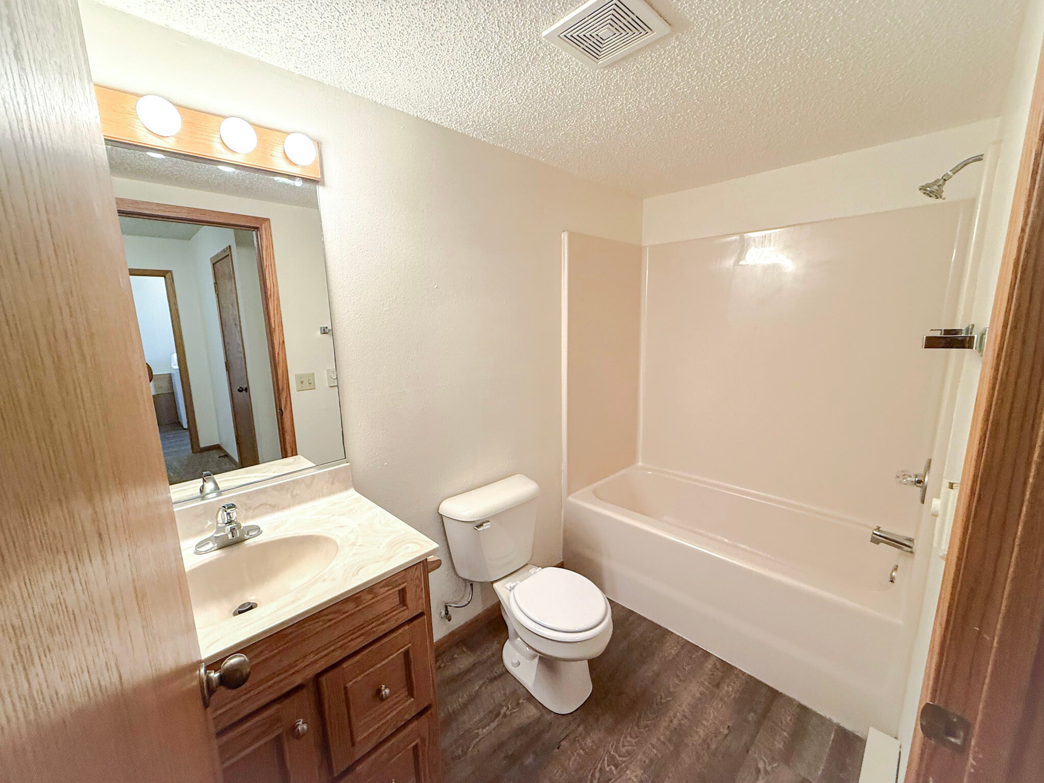 Building Photo - 2820 Edgewood Dr