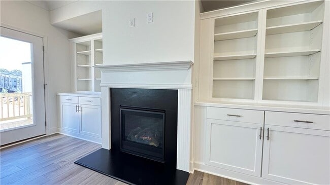 Building Photo - 813 Atkins Ln