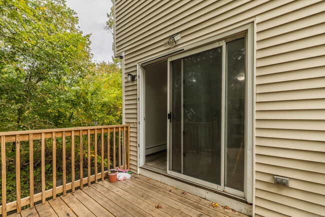 Building Photo - 97 Bowe Ave