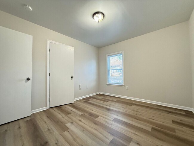 Building Photo - 154 Sylvester St