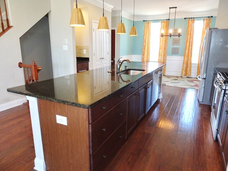 Building Photo - 524 Cobble Dr