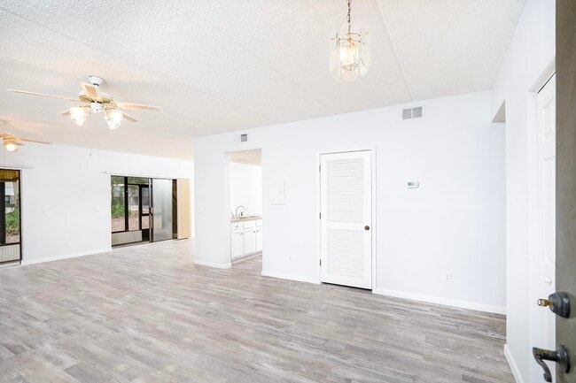 Building Photo - 37 Aledo Ct