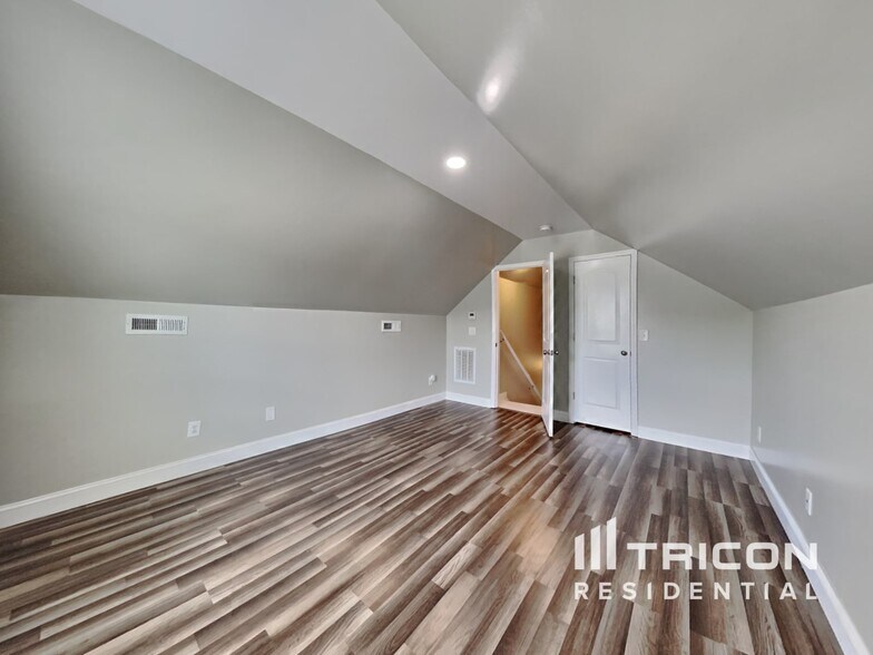 Building Photo - 19 Summerwood Ln