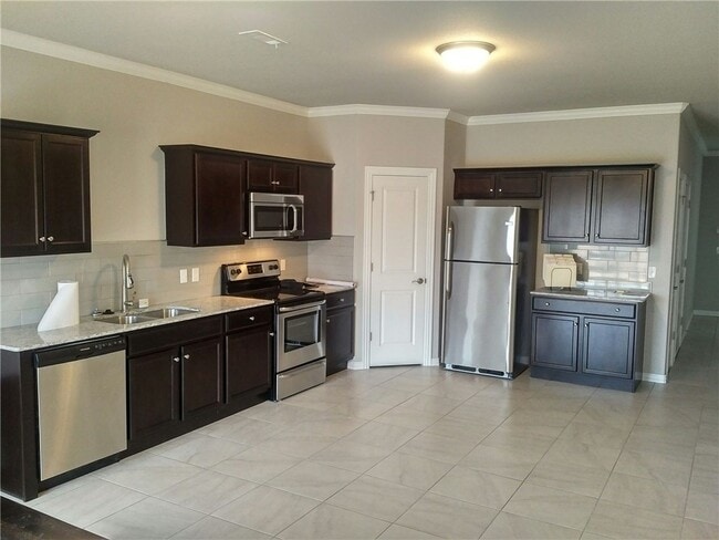 Building Photo - 2727 W Kilimanjaro Way