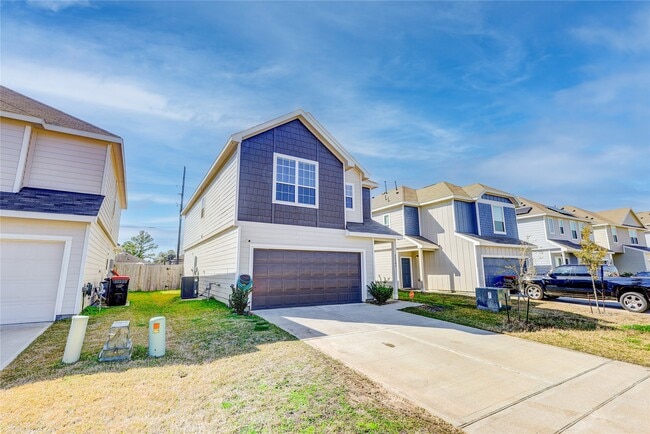 Building Photo - 22103 Regal Heights Dr