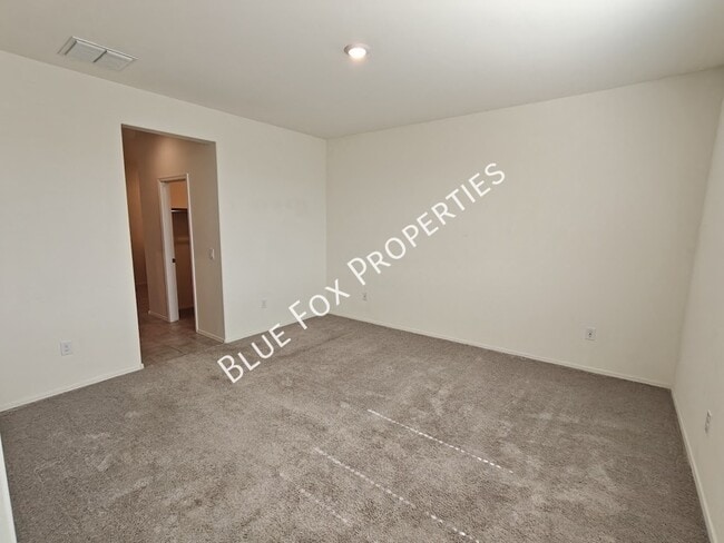 Building Photo - 5525 W Lazy Farm Dr