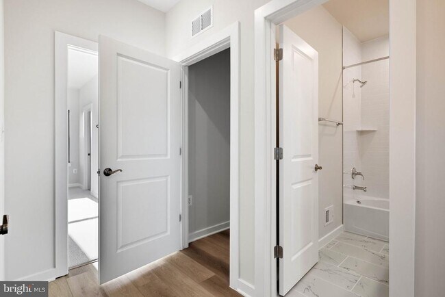 Building Photo - 1017 Venifena Terrace SE