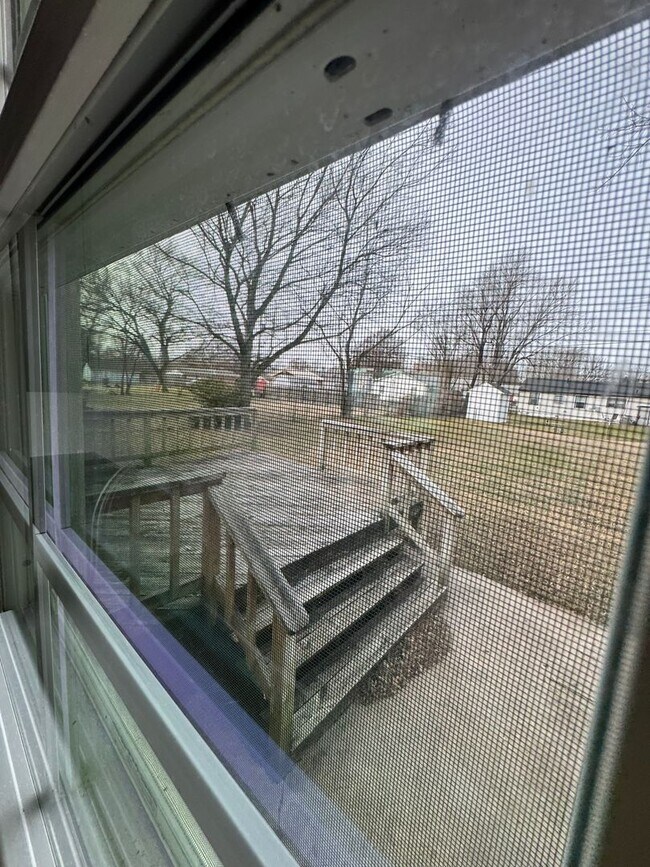 Building Photo - 2 Bedroom 1 Bath Home.