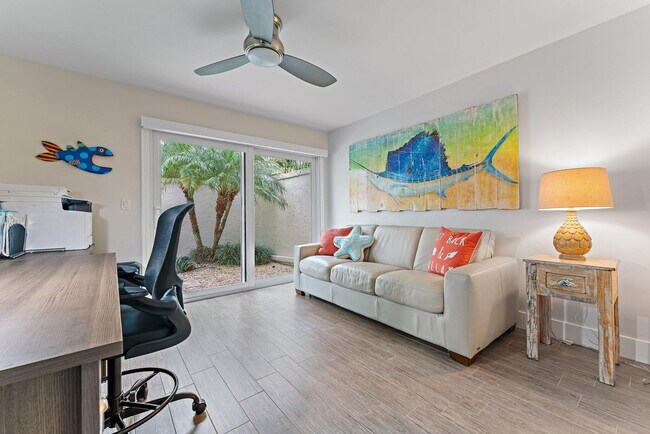 Building Photo - 108 E Tarpon Ln