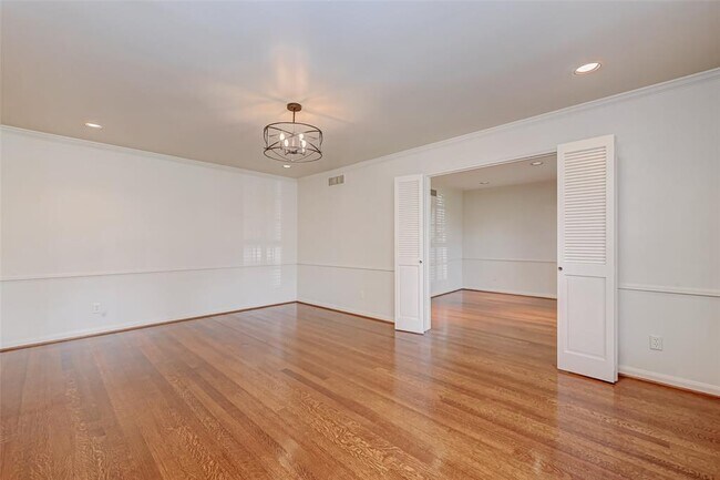 Building Photo - 12419 Huntingwick Dr