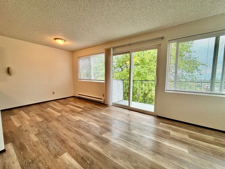Building Photo - 11255 Greenwood Ave N
