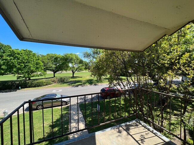 Building Photo - Ridglea4004 #203 ***MAINTENANCE-HOA***