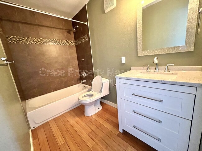 Building Photo - 2306 Glenarm Pl