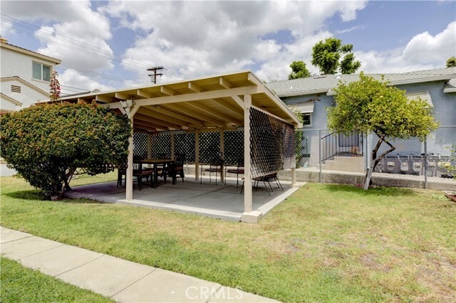 Building Photo - 559 E Providencia Ave