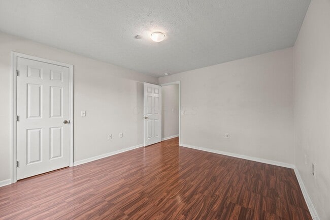 Building Photo - 6823 Meadow Creek Dr