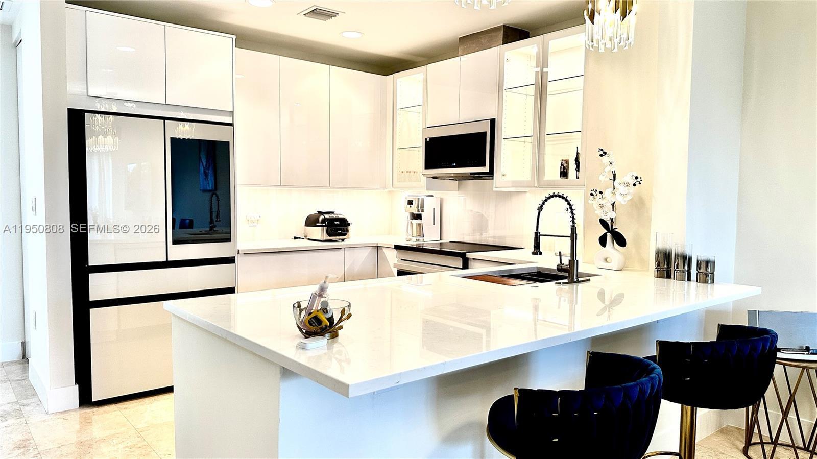 Building Photo - 814 NE 19th Ave