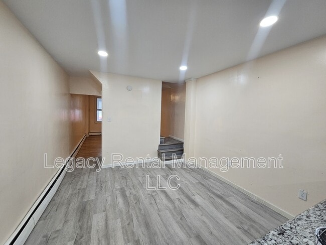 Building Photo - 156 Washington St