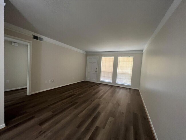 Building Photo - 500 Willow Dr
