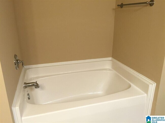 Building Photo - 1033 Ashwood Dr