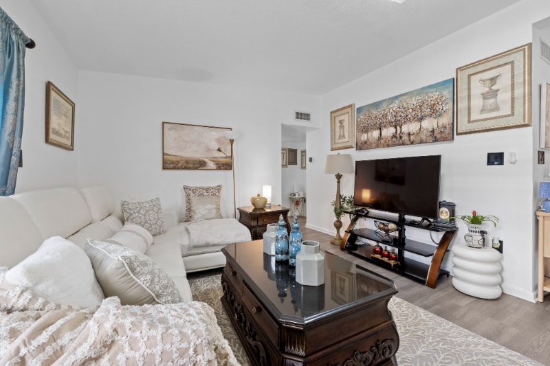 Building Photo - 228 Sunset Dr