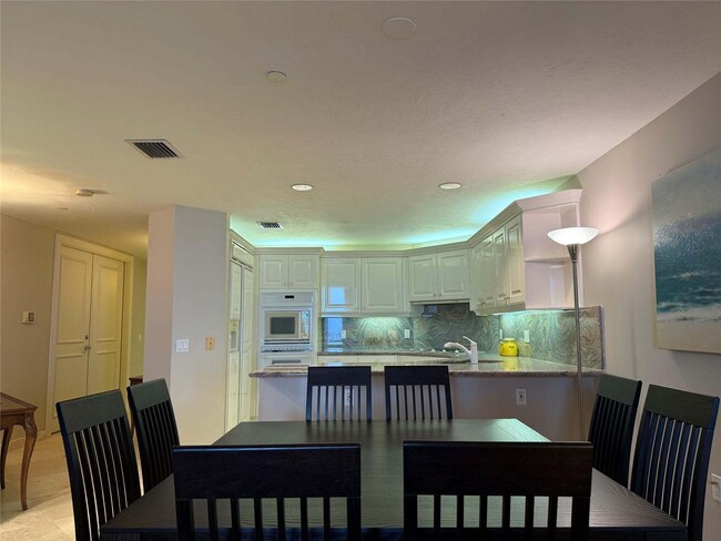 Building Photo - 800 Ocean Dr