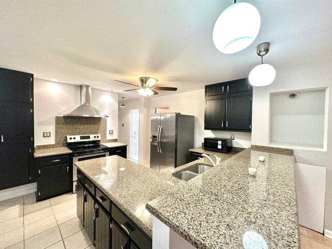 Building Photo - 2020 Allenby Rd