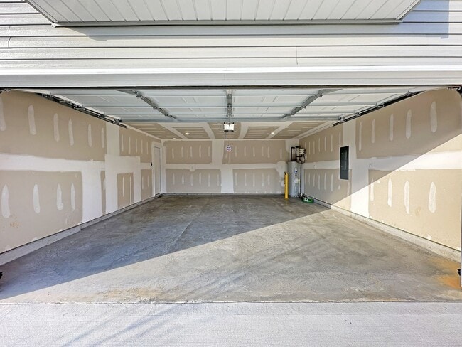 Building Photo - Welcome home to the Cabral at Belhaven in Corryton!