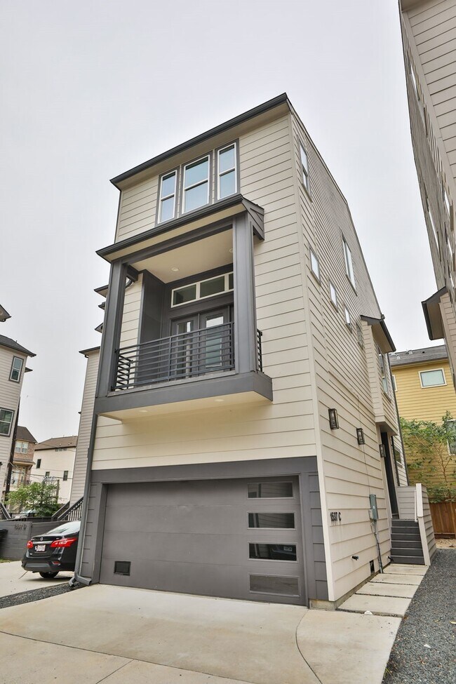 Building Photo - 1537 W 24th St