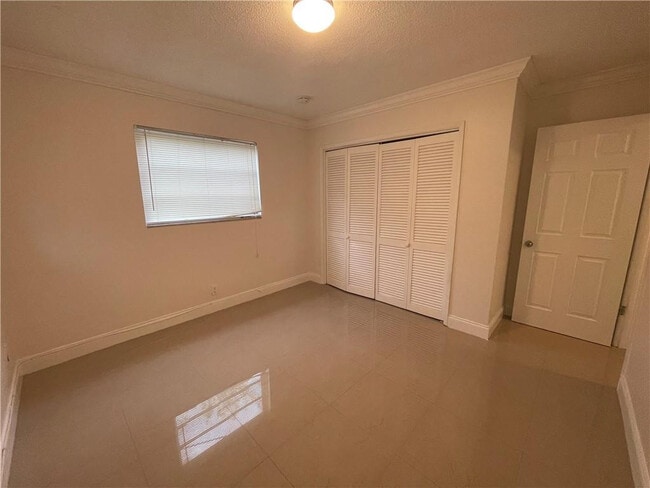 Building Photo - 2451 Lincoln St