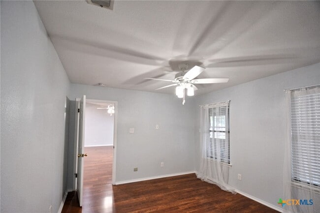 Building Photo - 1215 Clearwater Dr