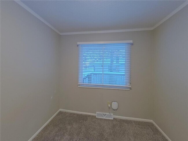 Building Photo - 13101 Thomas Ave