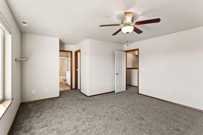 Building Photo - House in West Valley!